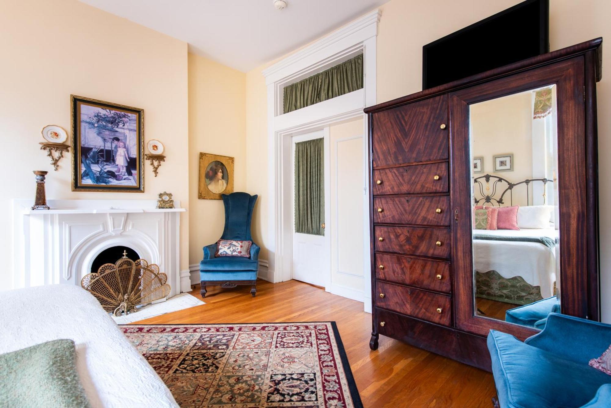 Dupont Mansion Bed & Breakfast Louisville Room photo