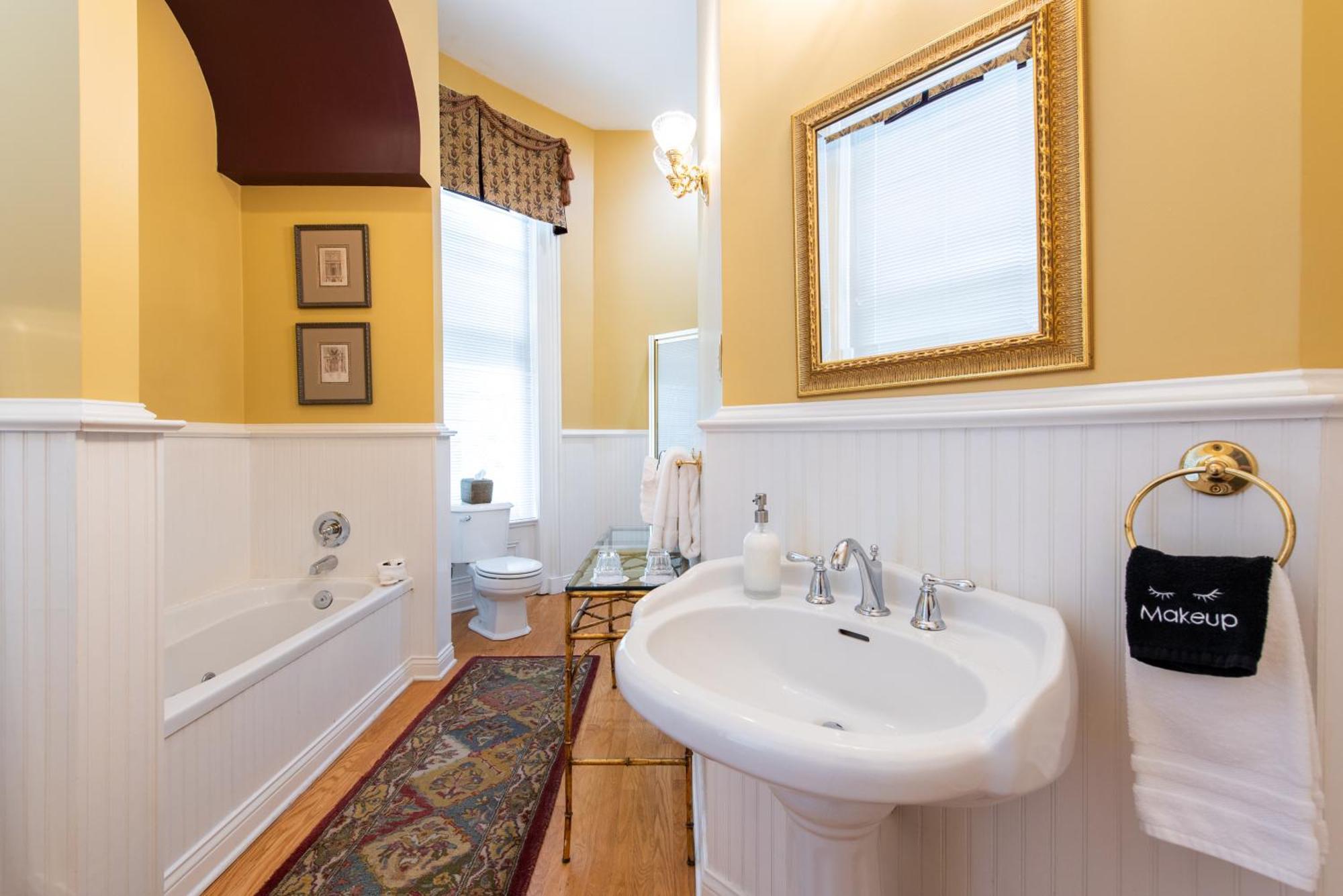 Dupont Mansion Bed & Breakfast Louisville Room photo